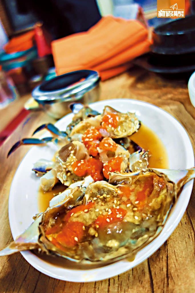 理想吃法是將飯放入蟹蓋上與蟹黃融合，立時鮮味滿瀉。