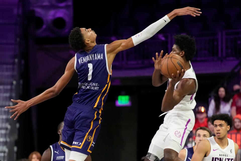 Boulogne-Levallois Metropolitans 92's Victor Wembanyama, left, guards NBA G League Ignite's Scoot Henderson during the second half of an exhibition basketball game Tuesday, Oct. 4, 2022, in Henderson, Nev.