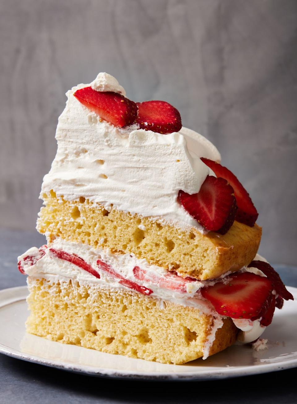 sponge cake with whipped cream and strawberries