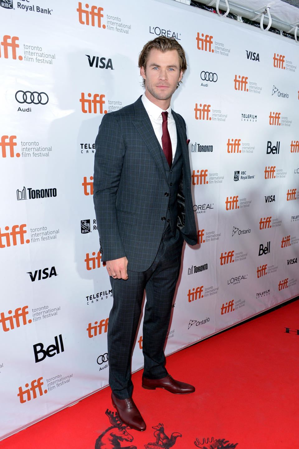 Chris Hemsworth, shoes, red carpet