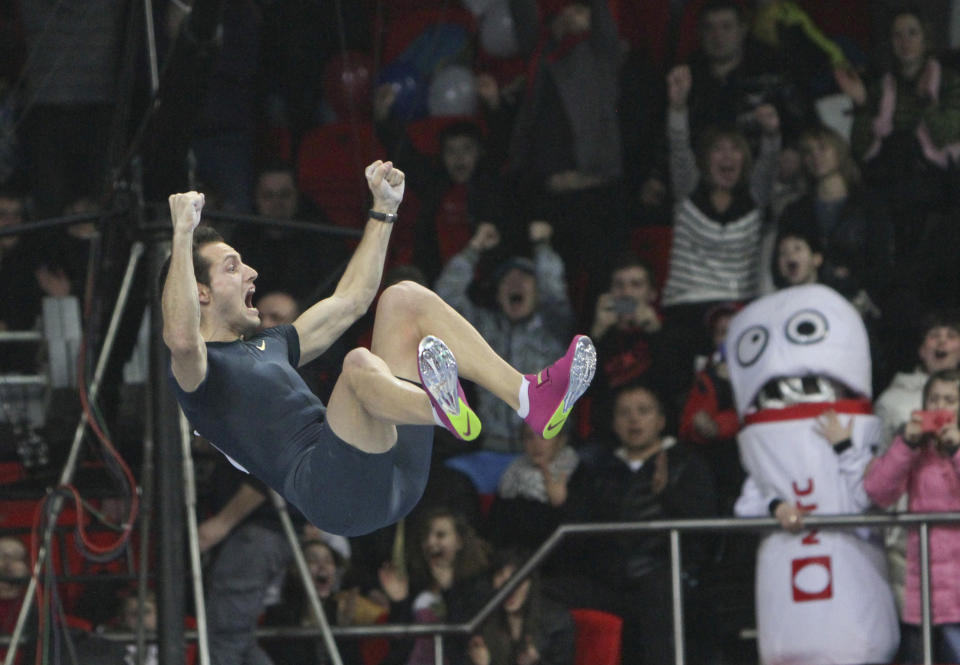 France's Renaud Lavillenie celebrates after setting a new world indoor record of 6.16 meters, at the "Pole Vault Stars" event at Donetsk in eastern Ukraine, Saturday, Feb. 15, 2014. Lavillenie breaks Sergei Bubka's 21-year old indoor pole vault world record. (AP Photo)