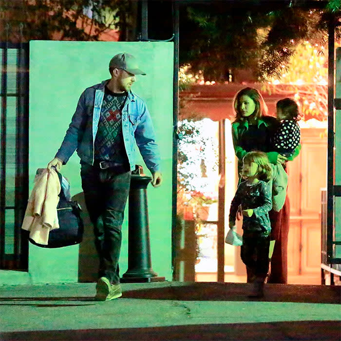 Ryan Gosling y Eva Mendes con sus hijas