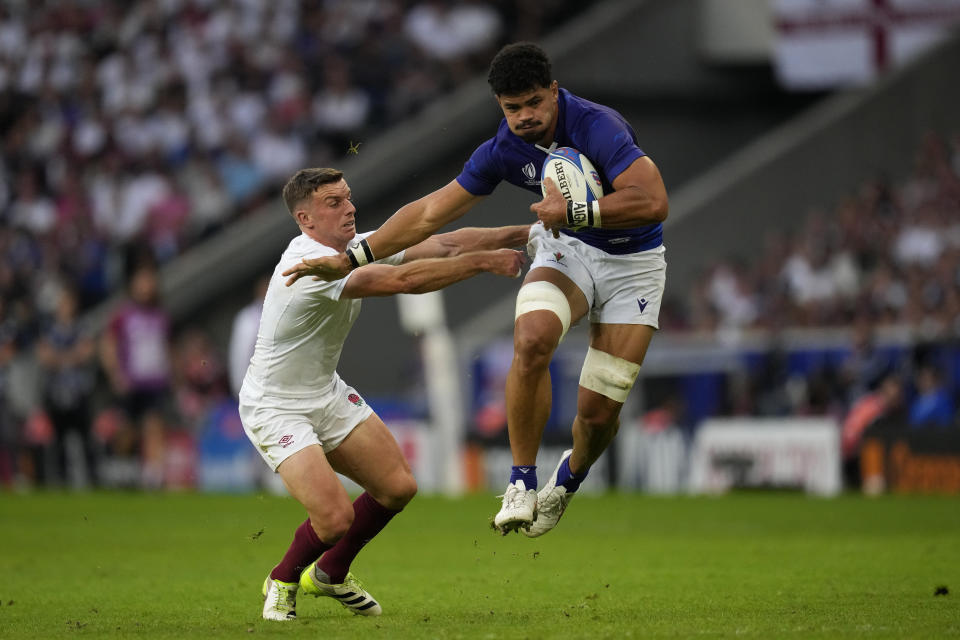 England's George Ford, left, challenges Samoa's Theo McFarland during the Rugby World Cup Pool D match between England and Samoa at the Stade Pierre Mauroy in Villeneuve-d'Ascq, outside Lille, France, Saturday, Oct. 7, 2023. (AP Photo/Themba Hadebe)