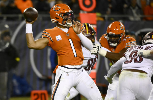 Bears QB Justin Fields finds Dante Pettis for 40-yard TD vs. Commanders