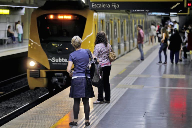 El plan está dividido en tres etapas y en total se refaccionarán 20 estaciones de subte