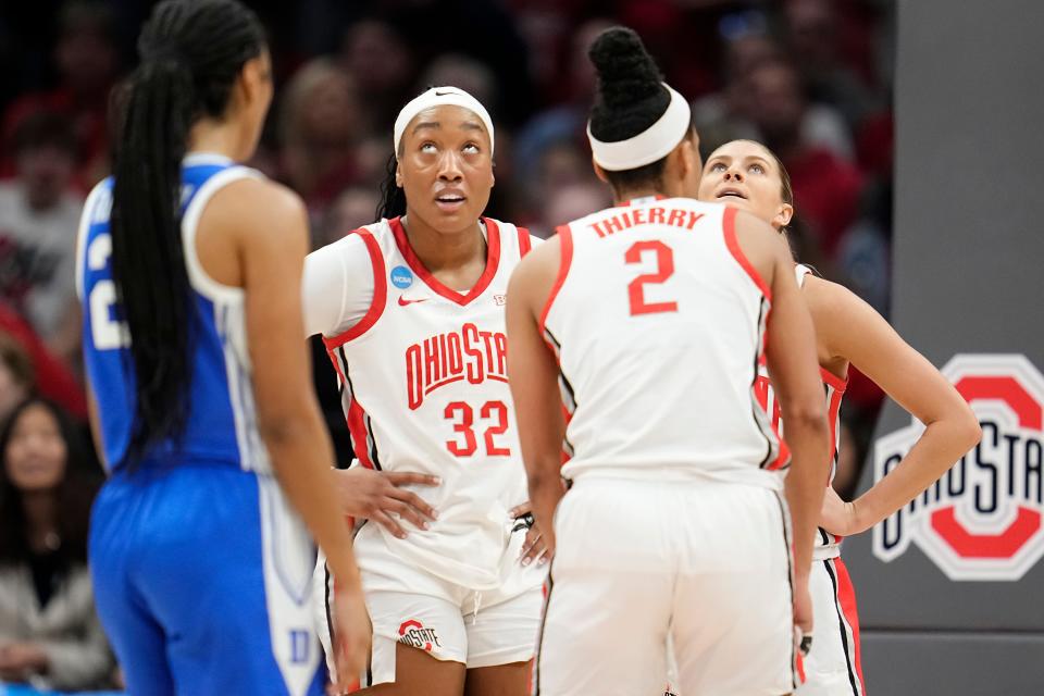 Ohio State's Cotie McMahon (32) and Jacy Sheldon look up to the scoreboard during the second half of Sunday's loss to Duke.