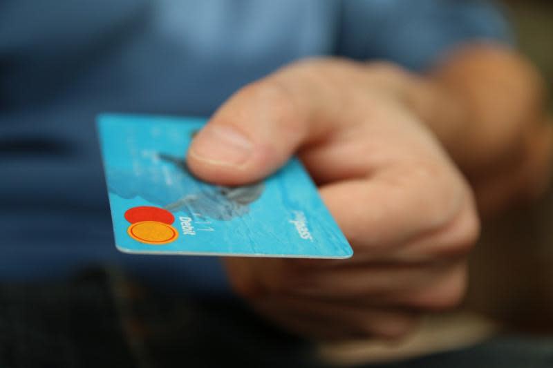 ▲女問「35歲沒信用卡」超原始？網列舉出3優點。（示意圖／翻攝 Pxhere ）