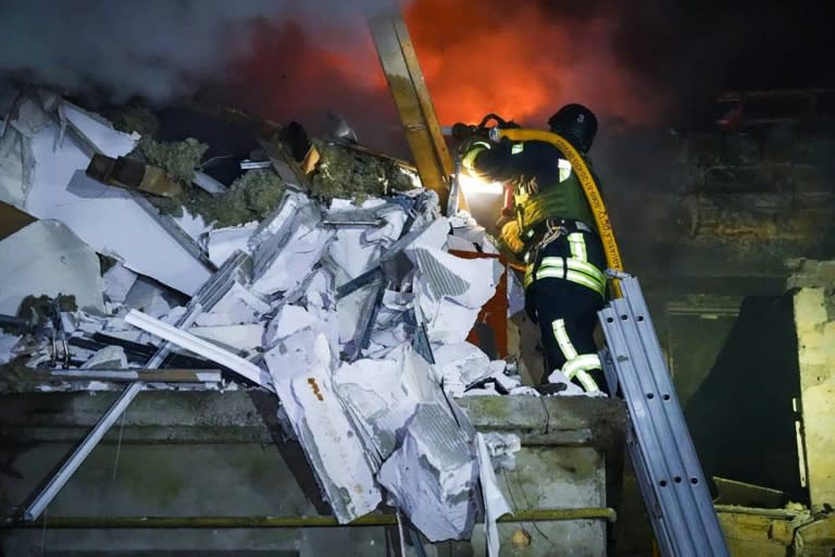 Bei russischen Luftangriffen auf die Ukraine sind nach ukrainischen Behördenangaben mehr als ein Dutzend Menschen verletzt worden. Allein bei einem Drohnenangriff auf die Hafenstadt Odessa im Süden des Landes wurden neun Menschen verletzt. (Handout)