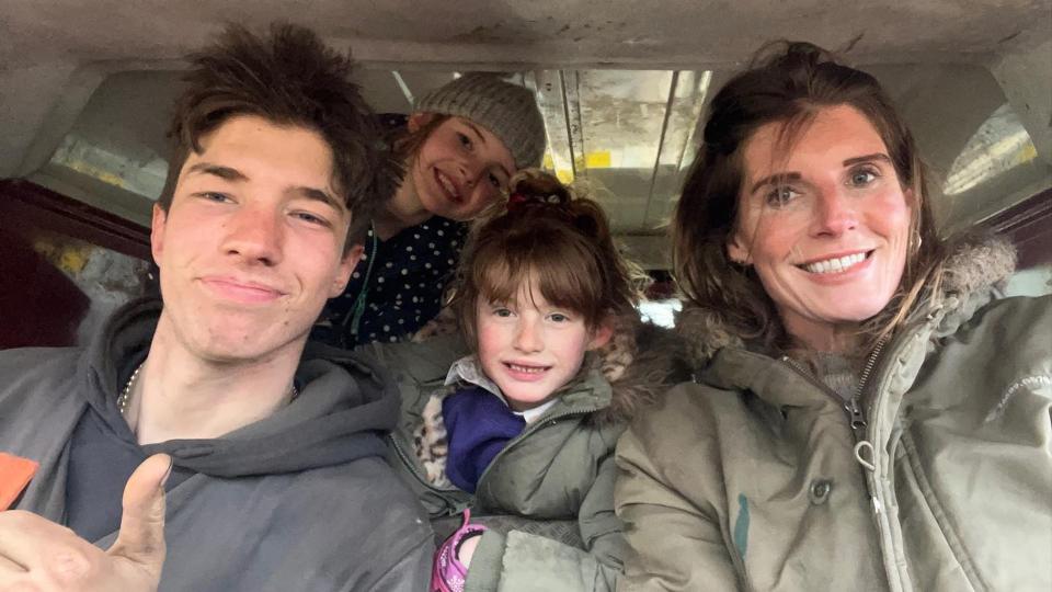 A photo of Amanda Owen and her children