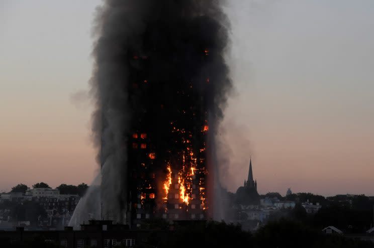 Flames and smoke billow as firefighters deal with a serious fire in the Grenfell Tower apartment block at Latimer Road in West London, Britain June 14, 2017. REUTERS/Toby Melville