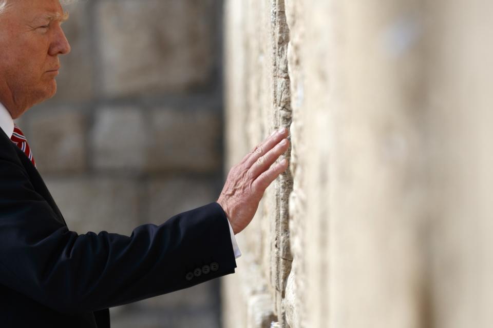 (FOTOS) Donald Trump, el primer presidente en activo que visita el Muro de las Lamentaciones