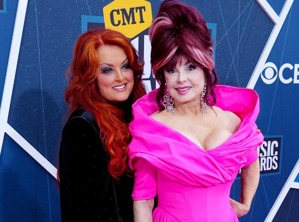 Wynonna Judd, Naomi Judd