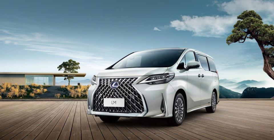 豪華商旅旗王者Lexus LM雖在2023上海車展發表全新大改款，但國內市場訂單消化不完也是事實，3月份就以掛牌296輛的成績撼動全尺碼MPV市場。