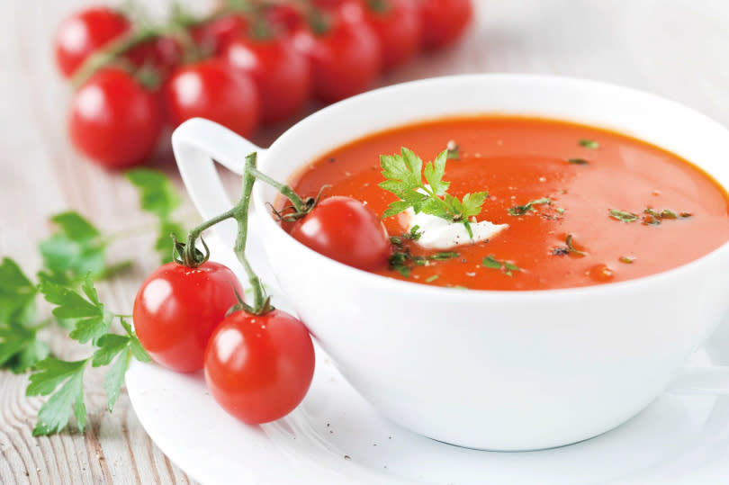 購買番茄罐頭時，選擇已攪碎的更好，因番茄經高溫加熱、攪打，會釋放出更多茄紅素。（圖／123RF）