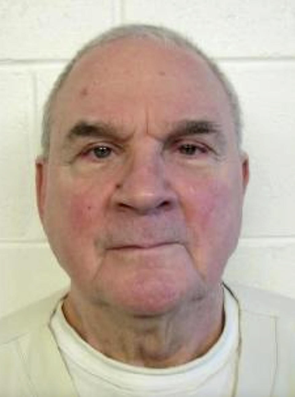 This image provided by the New Jersey Department of Corrections shows inmate Fred Neulander, a New Jersey rabbi serving a decadeslong sentence in a 1994 murder-for-hire plot targeting his wife. Neulander, 82, was pronounced dead shortly after 6 p.m. Wednesday, April 17, 202, at a hospital in Trenton, N.J., after he was found unresponsive in his cell in the New Jersey State Prison infirmary, news outlets reported, citing the state department of corrections. (New Jersey Department of Corrections via AP)