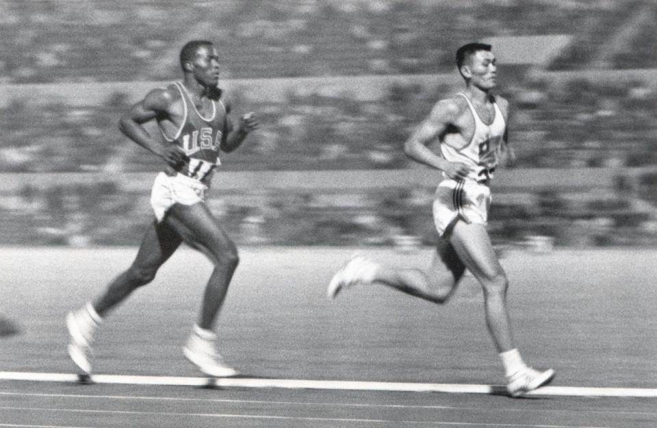 Rafer Johnson (left) competes against Yang Chuan-kwang in the 1500m event of the decathlon competition during the 1960 Summer Olympics in Rome. (PHOTO: Robert Riger/Getty Images)
