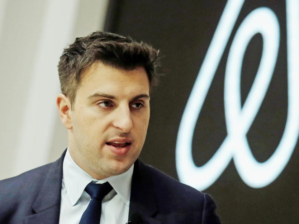 Airbnb-CEO Brian Chesky vermietet ein Schlafzimmer in seinem Haus, um zu zeigen: „Wenn ich, der Gründer von Airbnb, es tun kann, dann könnt ihr das auch." - Copyright: Mike Segar/Reuters