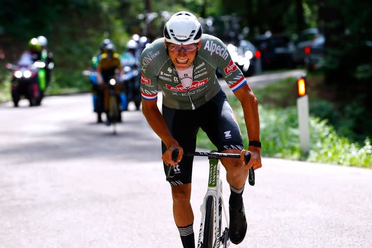 <span class="article__caption">If you were wondering what was on Van Der Poel’s left wrist at the Giro, now you know.</span> (Photo: Getty)