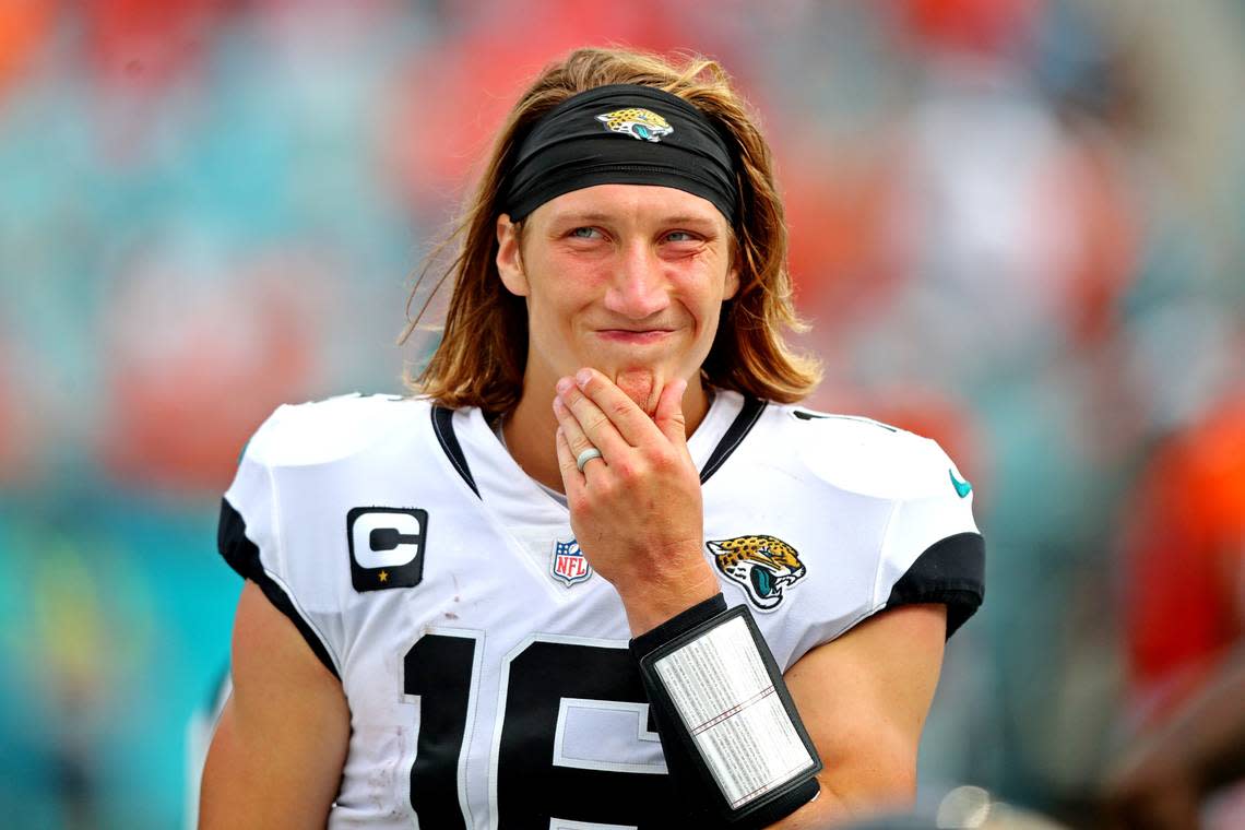 Jacksonville Jaguars quarterback Trevor Lawrence (16) edges the Chargers’ Justin Herbert for the Week12 passing title reacts in the Miami Herald NFL Quarterback Rankings.