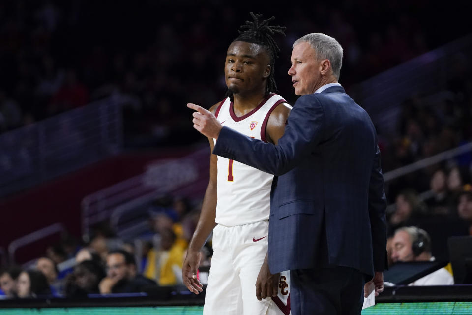 Southern California head coach Andy Enfield, right, speaks with guard Isaiah Collier during the second half of an NCAA college basketball game against Cal State Bakersfield, Thursday, Nov. 9, 2023, in Los Angeles. (AP Photo/Ryan Sun)