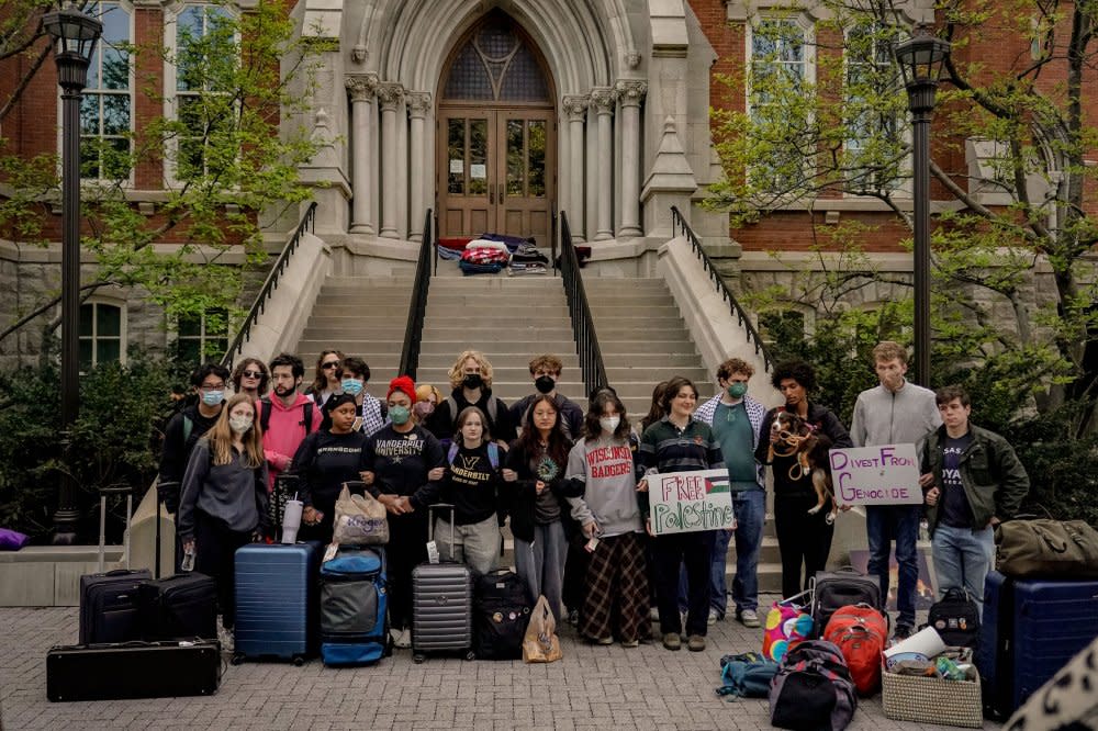 Students gather outside Kirkland Hall at Vanderbilt University on March 27 after it was occupied during a protest.<span class="copyright">Miguel Beristain for The Vanderbilt Hustler</span>