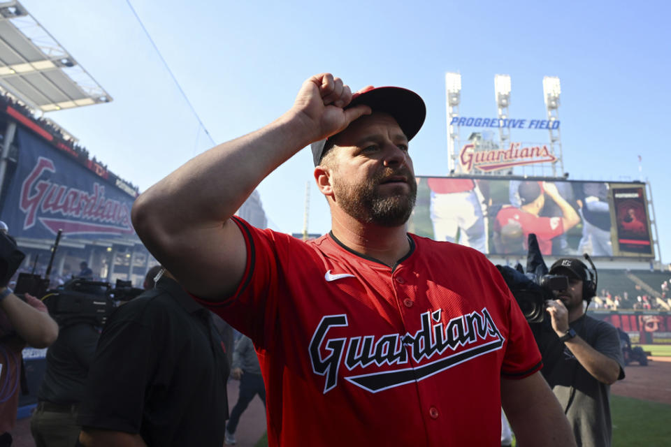 Cleveland Guardians manager Stephen Vogt celebrates after the team’s 10-inning win over the Minnesota Twins in a baseball game, Thursday, Sept. 19, 2024, in Cleveland. (AP Photo/Nick Cammett)