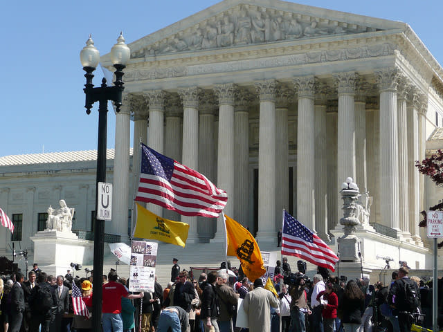 supreme_court_protest_640