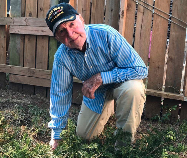 John Middlemas is a WWII vet who supports the NFL players who are protesting. (Photo via @brennanmgilmore)