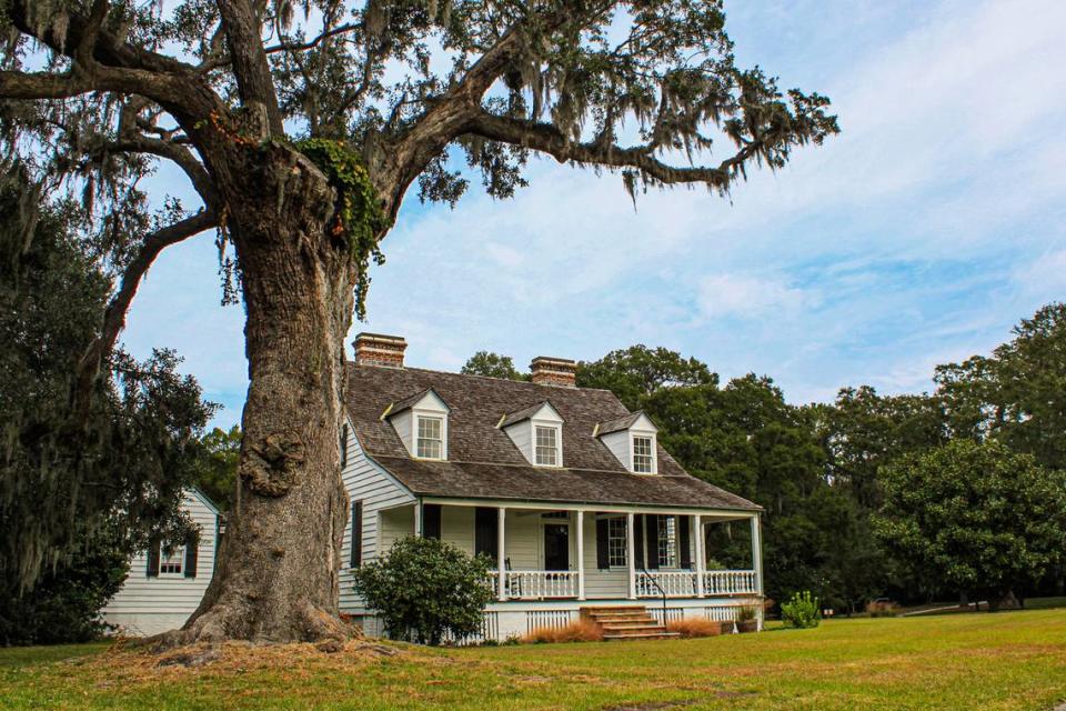 The homesite of Charles Pinckney, one of the signers of the U.S. Constitution, is preserved at the Charles Pinckney National Historic Site in Mount Pleasant. The 25-acre property features nature trails and a detailed look at the lives of enslaved Africans who made the farm prosperous. In 1791, President George Washington was hosted at Snee Farm, and according to accounts, enjoyed breakfast under a large oak.