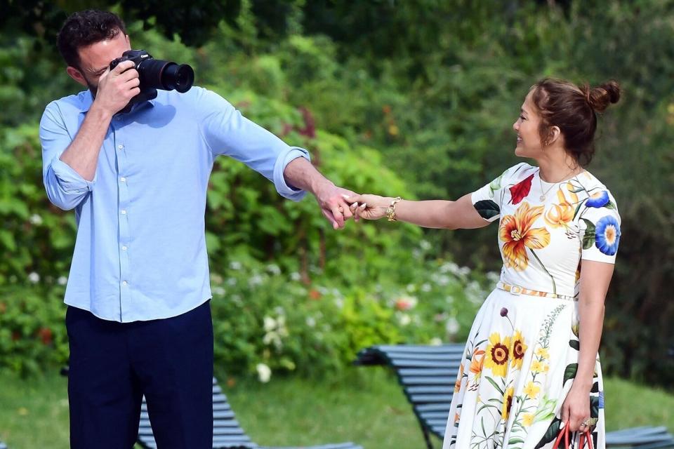 *PREMIUM-EXCLUSIVE* - Newly Married couple Ben Affleck and his wife Jennifer Affleck (Lopez) show off their undying love for each other by holding hands as they stroll through the gardens next to the Elysée Palace on their honeymoon in Paris.