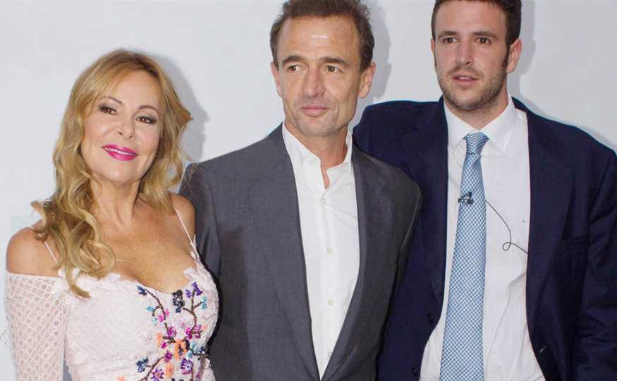 Ana Obregón, Alessandro Lequio y su hijo en un evento tras el anuncio de la enfermedad de Aless.