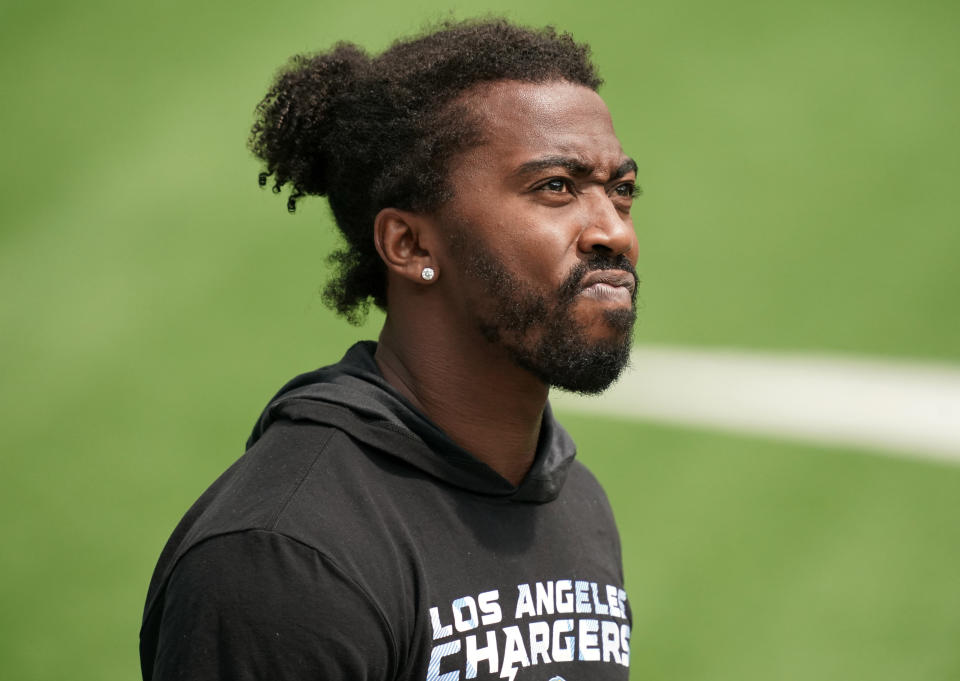 Tyrod Taylor demande des dommages-intérêts punitifs au médecin des Chargers qui s'est accidentellement perforé le poumon en 2020. (Kirby Lee-USA TODAY Sports)