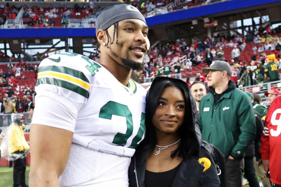 <p>AP Photo/Jed Jacobsohn</p> Green Bay Packers safety Jonathan Owens (34) and Simone Biles pose for a photo before an NFL football NFC divisional playoff game between the Packers and the San Francisco 49ers, Saturday, Jan. 20, 2024