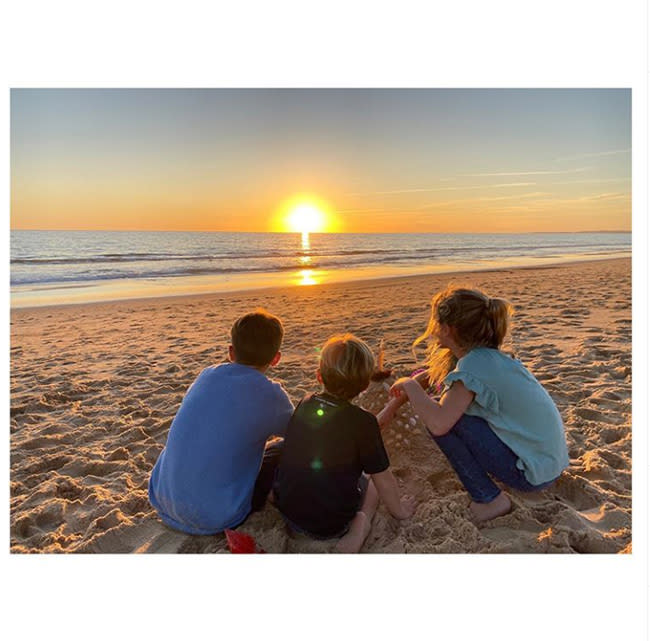 Holly-Willoughby-children-beach