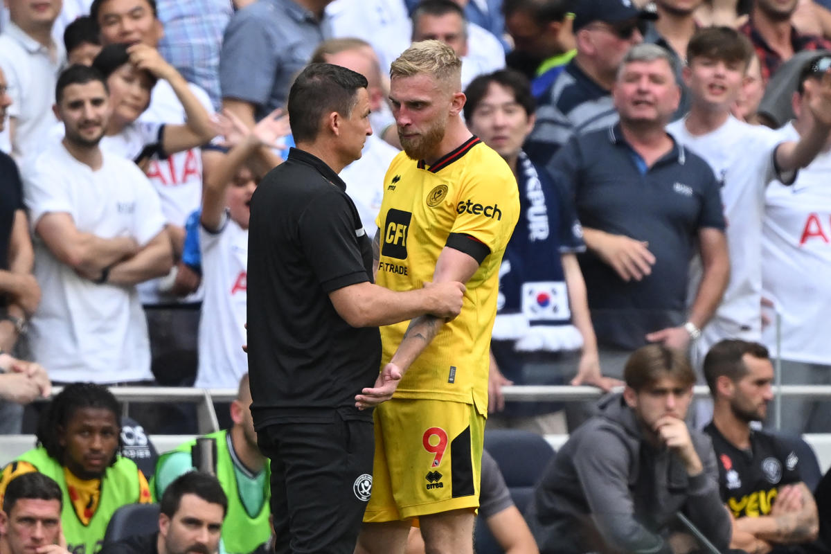 Tottenham fans pile in as Sheffield United manager and players rage over  referee decisions 