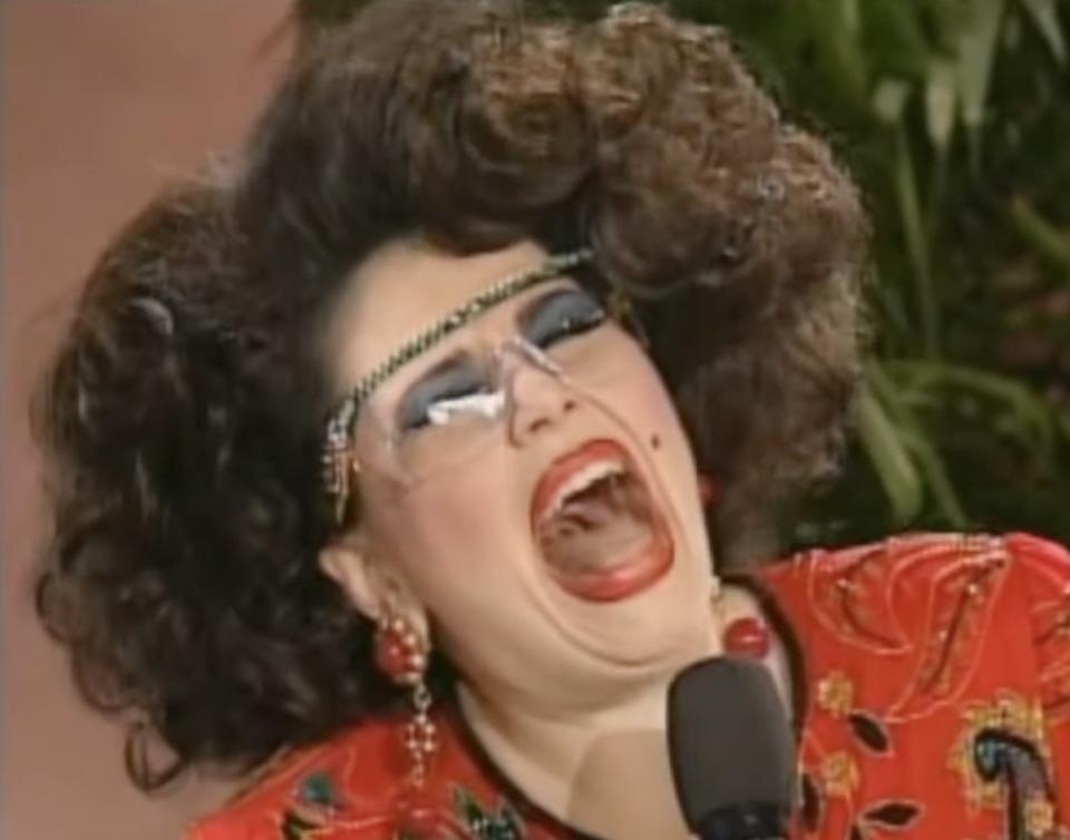 Alex Borstein dressed like Delta Burke singing