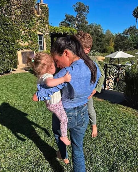 meghan markle with lilibet and archie at home