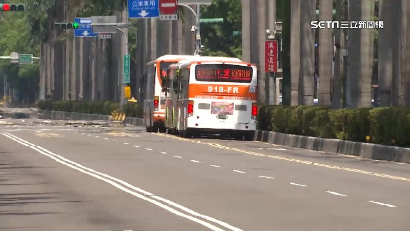 今年的萬安演習是台北市首度實施「離車疏散」。