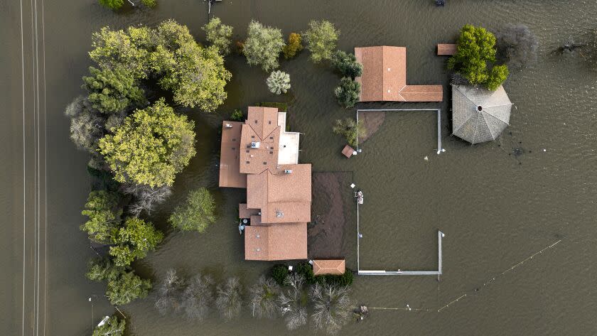 Corcoran, CA, Thursday, March 30, 2023 - An estate located just South of Quail Ave. on Sixth St. remains flooded as the resurgence of Tulare Lake continues. (Robert Gauthier/Los Angeles Times)