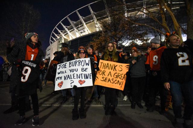 PHOTOS: Bengals return to Cincinnati after Super Bowl loss