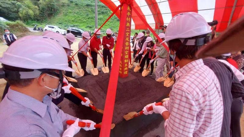 繼「一抹紅趣」後動土興建「無二窯」　梅山鄉太平雲梯展現新意