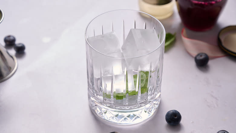 glass filled with ice