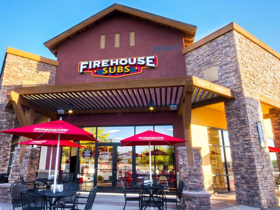  Sandwich chain Firehouse Subs will offer $100,000 in cash to current or former first responders or veterans who agree to open one of its restaurants in Canada.