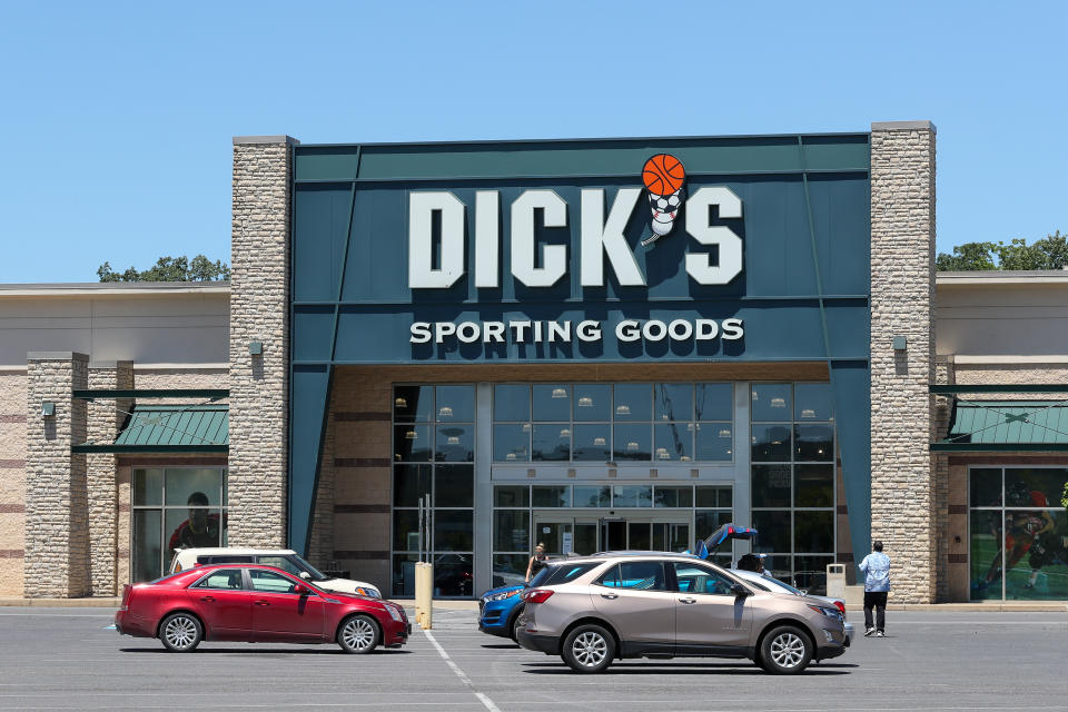 SELINSGROVE, PENNSYLVANIA, UNITED STATES - 2021/06/16: Cars are seen parked in front of a Dick's Sporting Goods store at Monroe Marketplace in Pennsylvania. (Photo by Paul Weaver/SOPA Images/LightRocket via Getty Images)