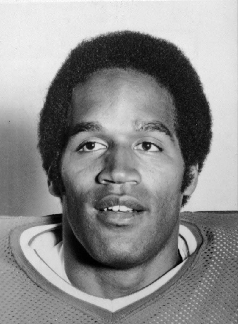 circa 1975: Headshot of American football player O J Simpson smiling in a football jersey and shoulder pads - Photo: Hulton Archive (Getty Images)