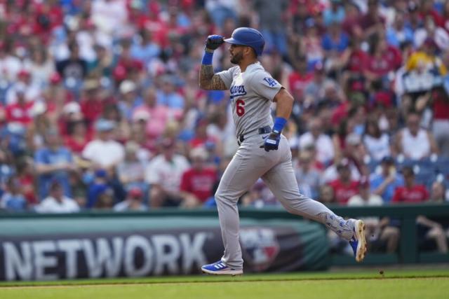 Miller's 2-run single in 10th leads Rangers past Phillies - 6abc