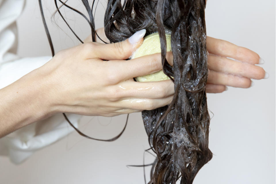 Haarseife ist eine gute Alternative zu flüssigem Shampoo. (Symbolfoto: Getty)