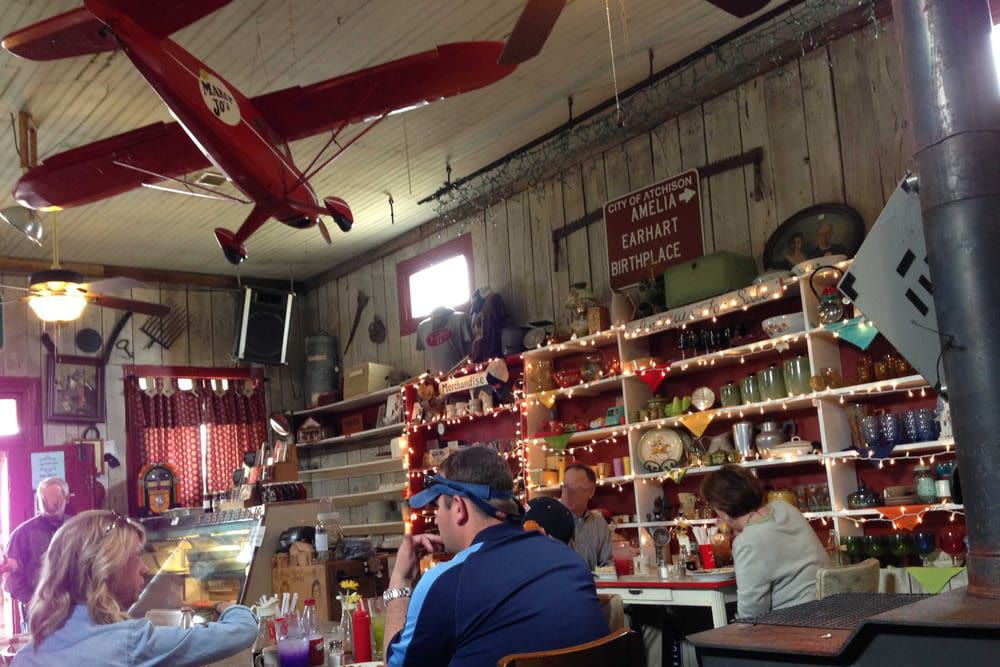 marcy jo's mealhouse and bakery interior