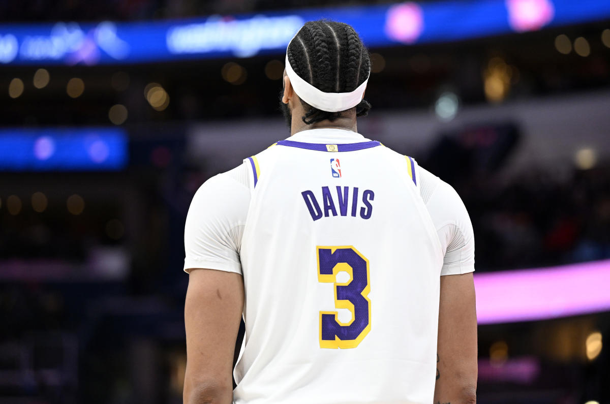 Anthony Davis leaves Lakers' loss with flu-like symptoms - ESPN