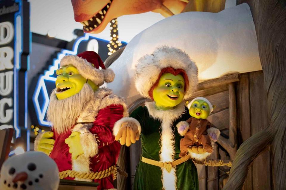 Universal's Holiday Parade featuring Macy's | Universal Orlando Resort